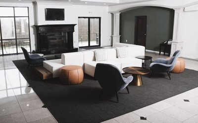 Lobby and lounge at Wyndham Lake Charles.