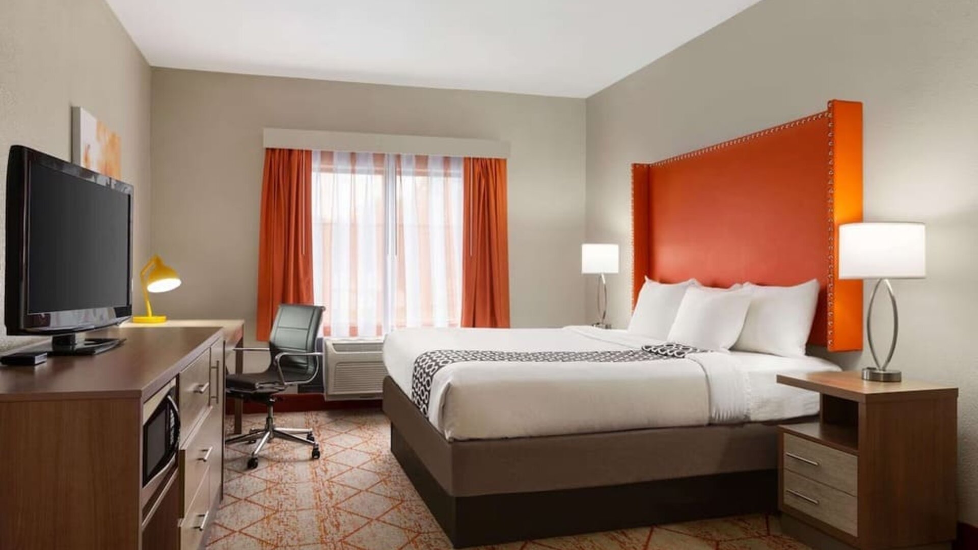 Day use room at La Quinta Inn & Suites By Wyndham Lackawanna.