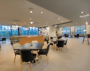 Dining area at Radisson Hotel Atlanta Airport.