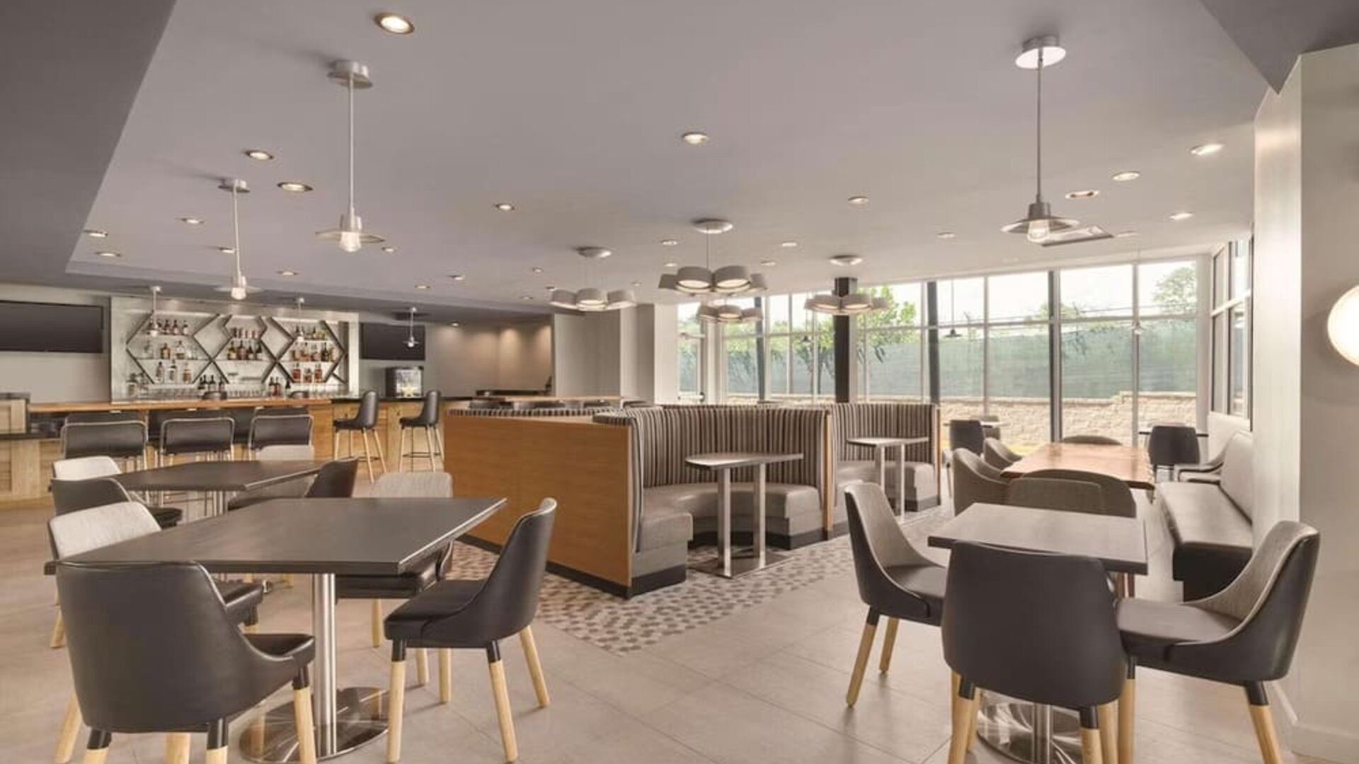 Dining area at Radisson Hotel Atlanta Airport.