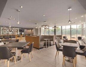 Dining area at Radisson Hotel Atlanta Airport.