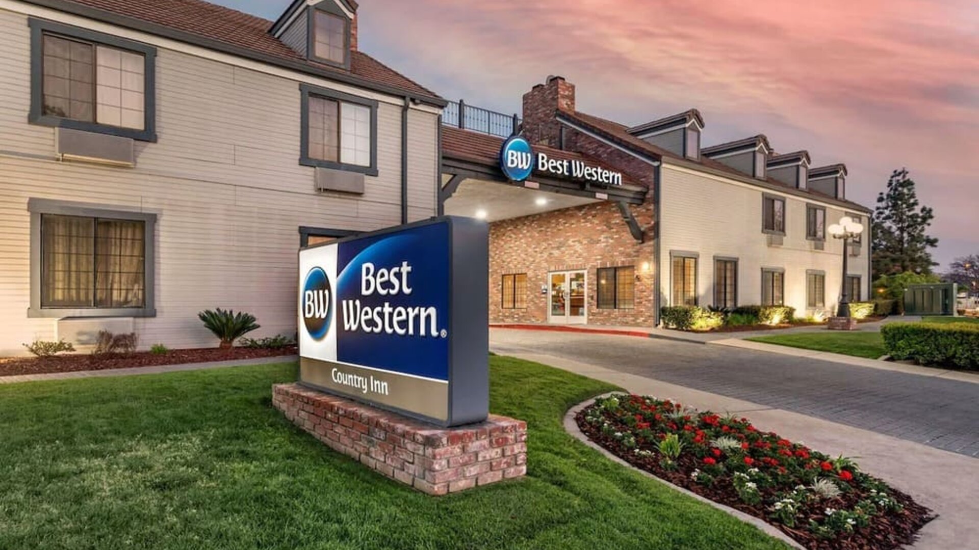Hotel exterior at Best Western Country Inn Temecula.
