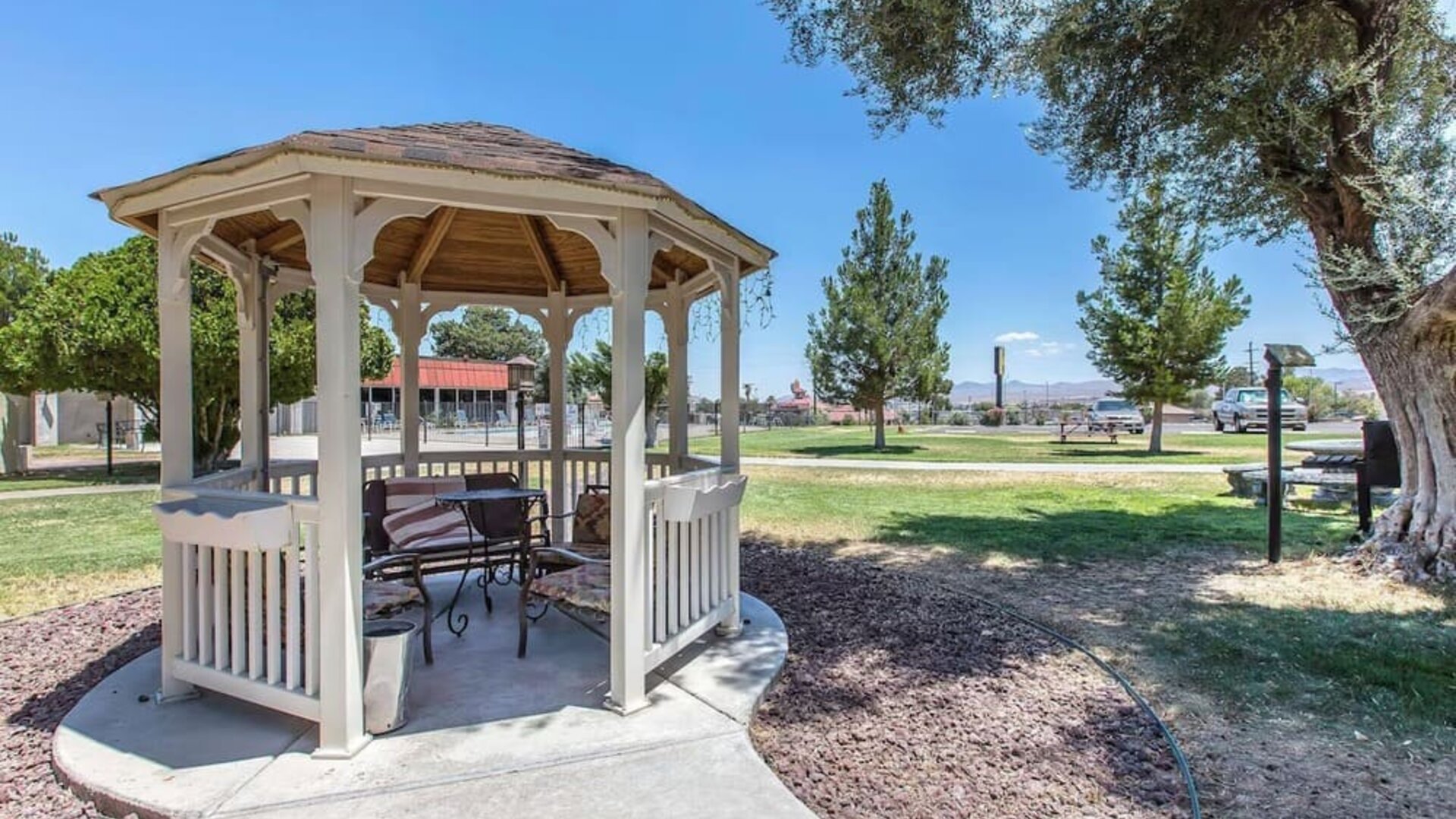 Garden at Quality Inn On Historic Route 66.