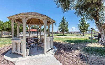 Garden at Quality Inn On Historic Route 66.
