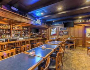 Dining and bar at Quality Inn On Historic Route 66.