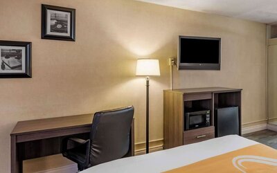 Day use room at Quality Inn On Historic Route 66.