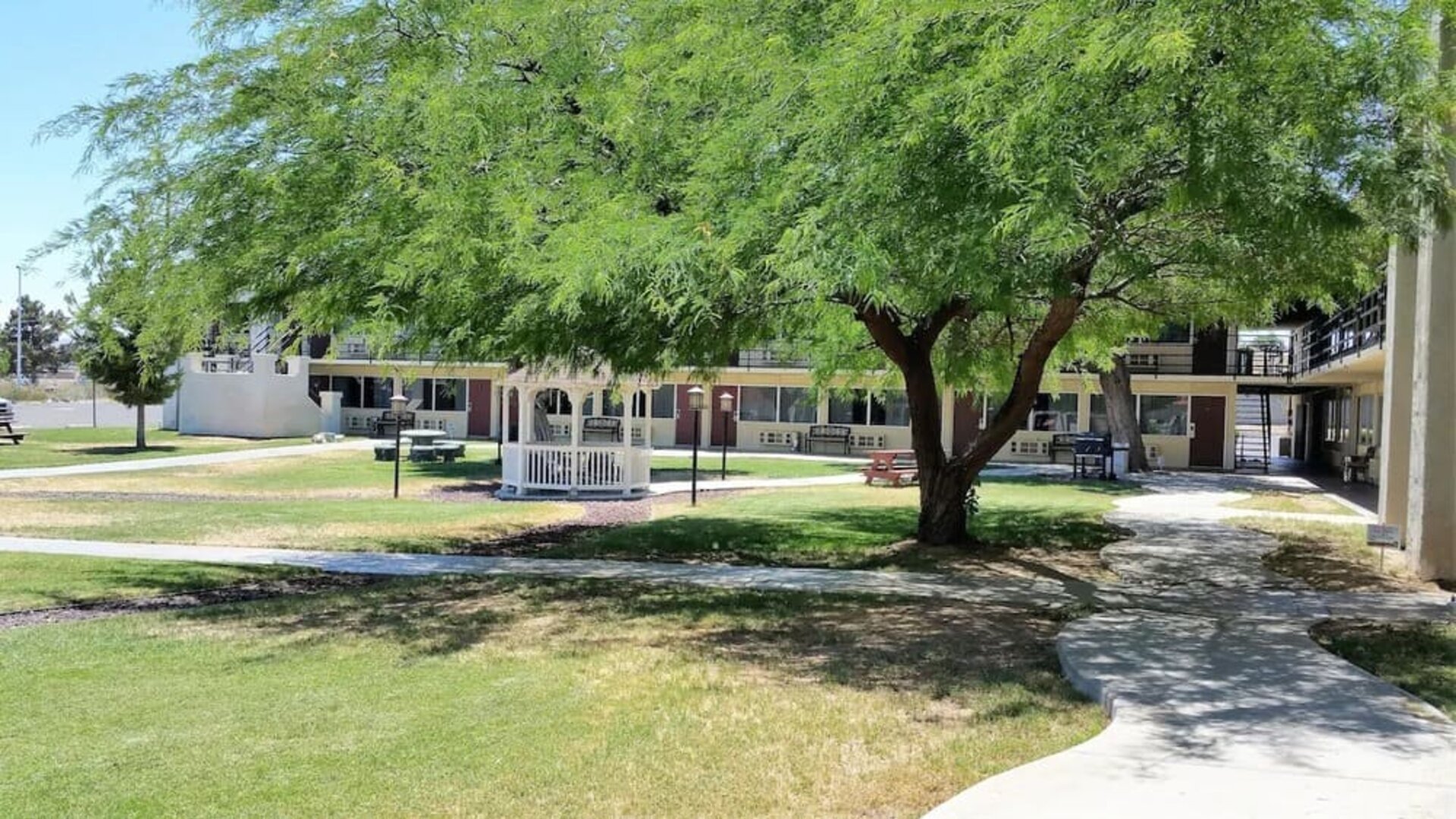 Garden at Quality Inn On Historic Route 66.