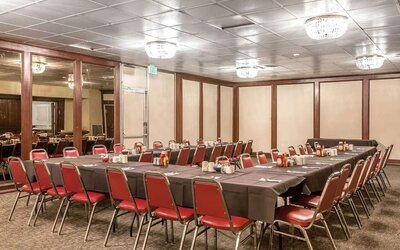 Meeting room at Quality Inn On Historic Route 66.