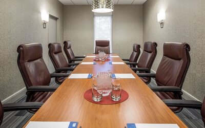 Meeting room at Holiday Inn Express Atlanta Airport - College Park By IHG.