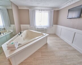 Hot tub at Hyannis Plaza Hotel.