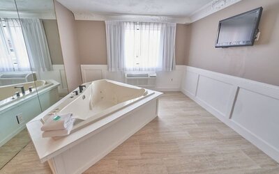 Hot tub at Hyannis Plaza Hotel.