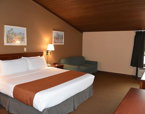 Day use room at Ontario Airport Inn.