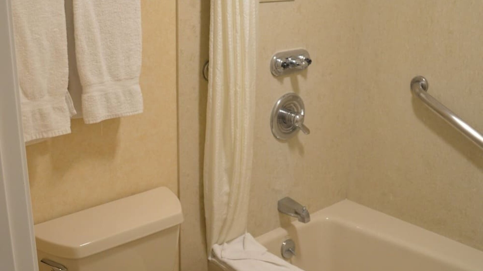 Day use room at Ontario Airport Inn.