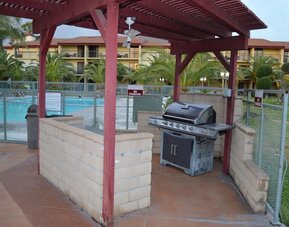 Barbeque at Ontario Airport Inn.