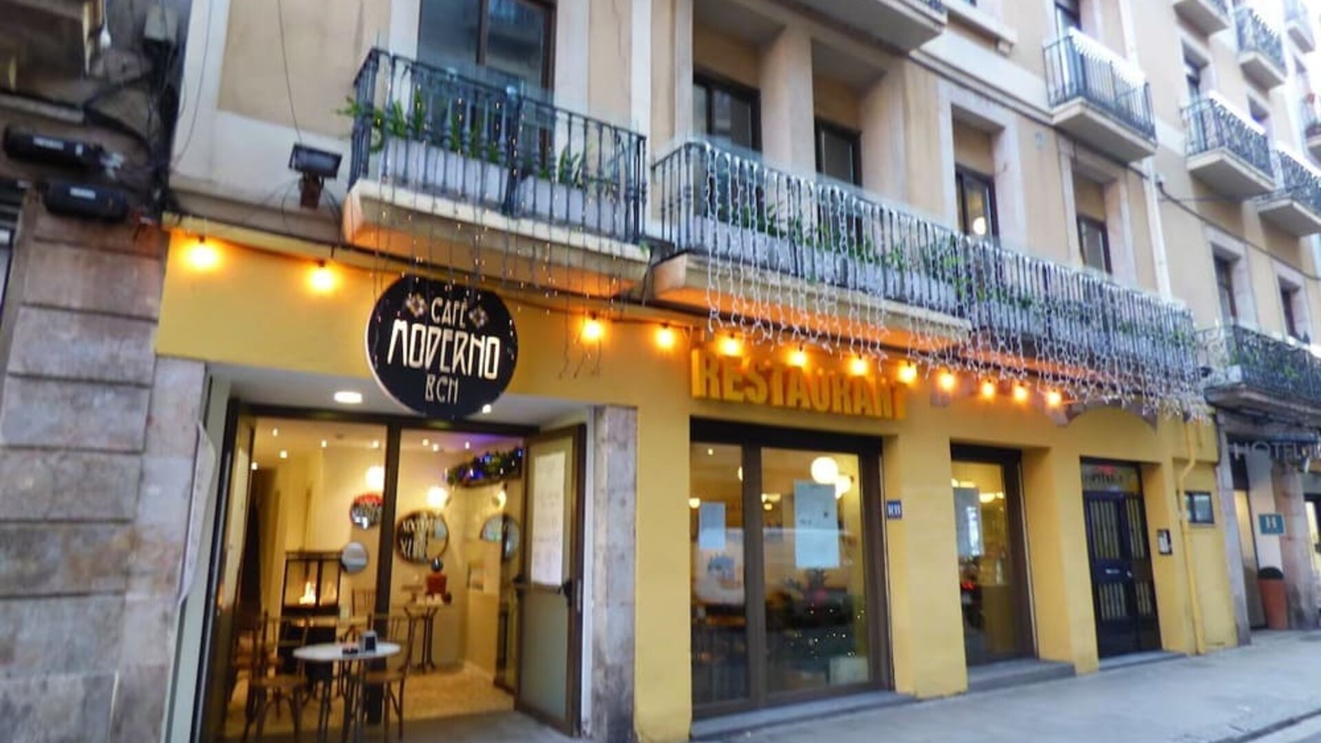 Hotel exterior at Hotel Moderno Barcelona.
