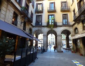 Local land marks at Hotel Moderno Barcelona.