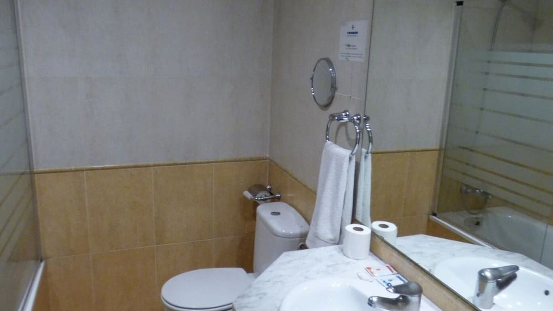 Guest bathroom at Hotel Moderno Barcelona.