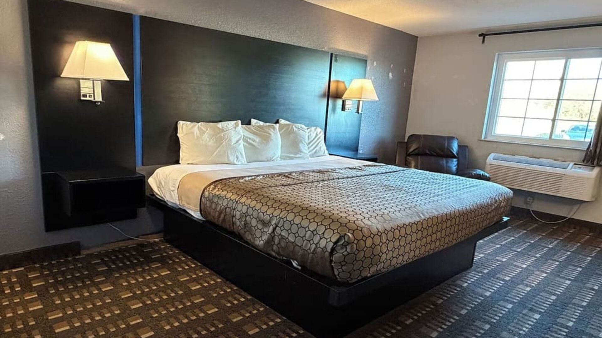 Day use room at Coratel Inn And Suites By Jasper Stillwater.