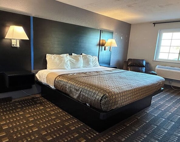 Day use room at Coratel Inn And Suites By Jasper Stillwater.