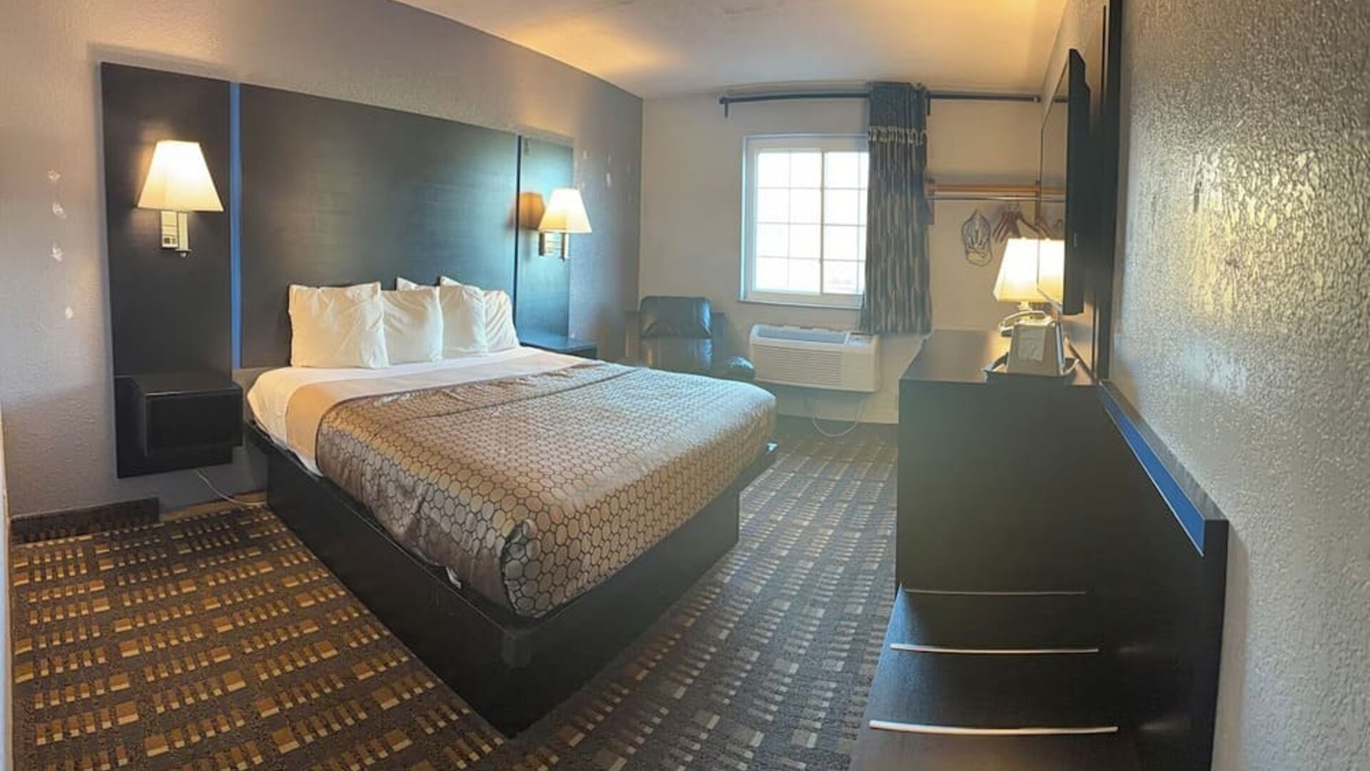 Day use room at Coratel Inn And Suites By Jasper Stillwater.