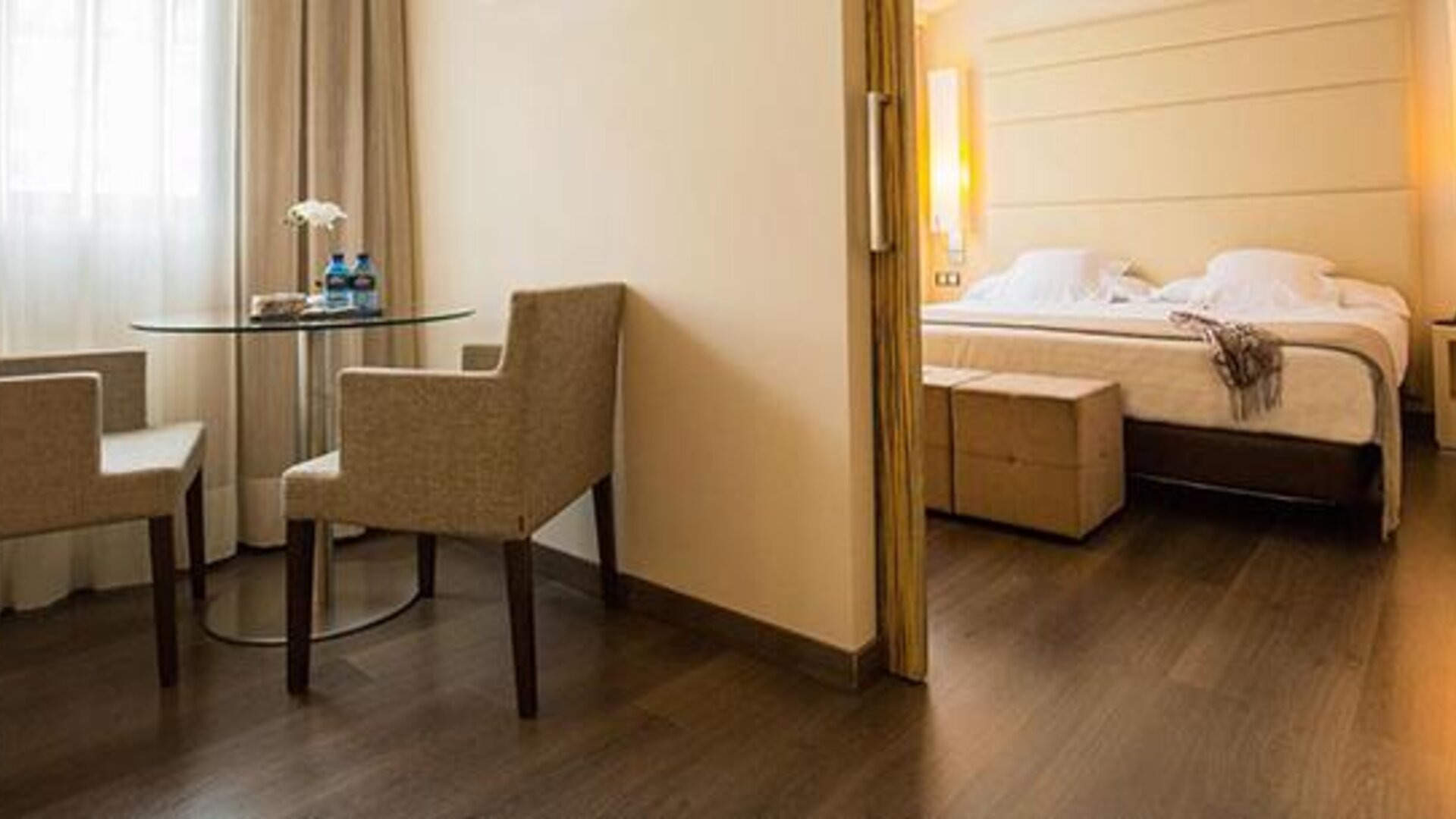 Hotel Yomo Mola Park