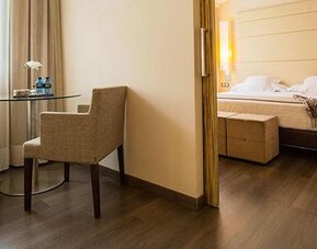 Hotel Yomo Mola Park