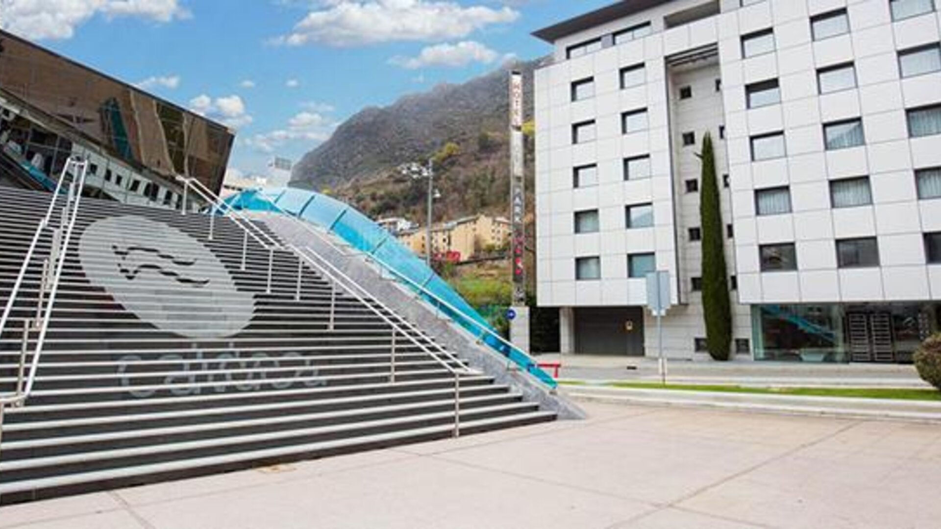 Hotel Yomo Mola Park