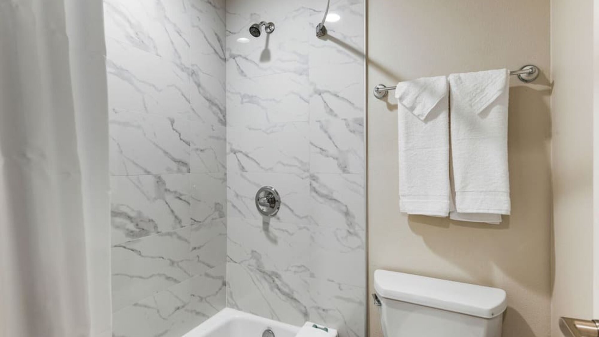 Guest bathroom at Hyland Inn Near Legoland.