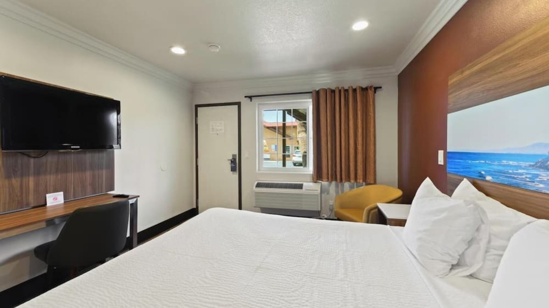 Day use room at Hyland Inn Near Legoland.