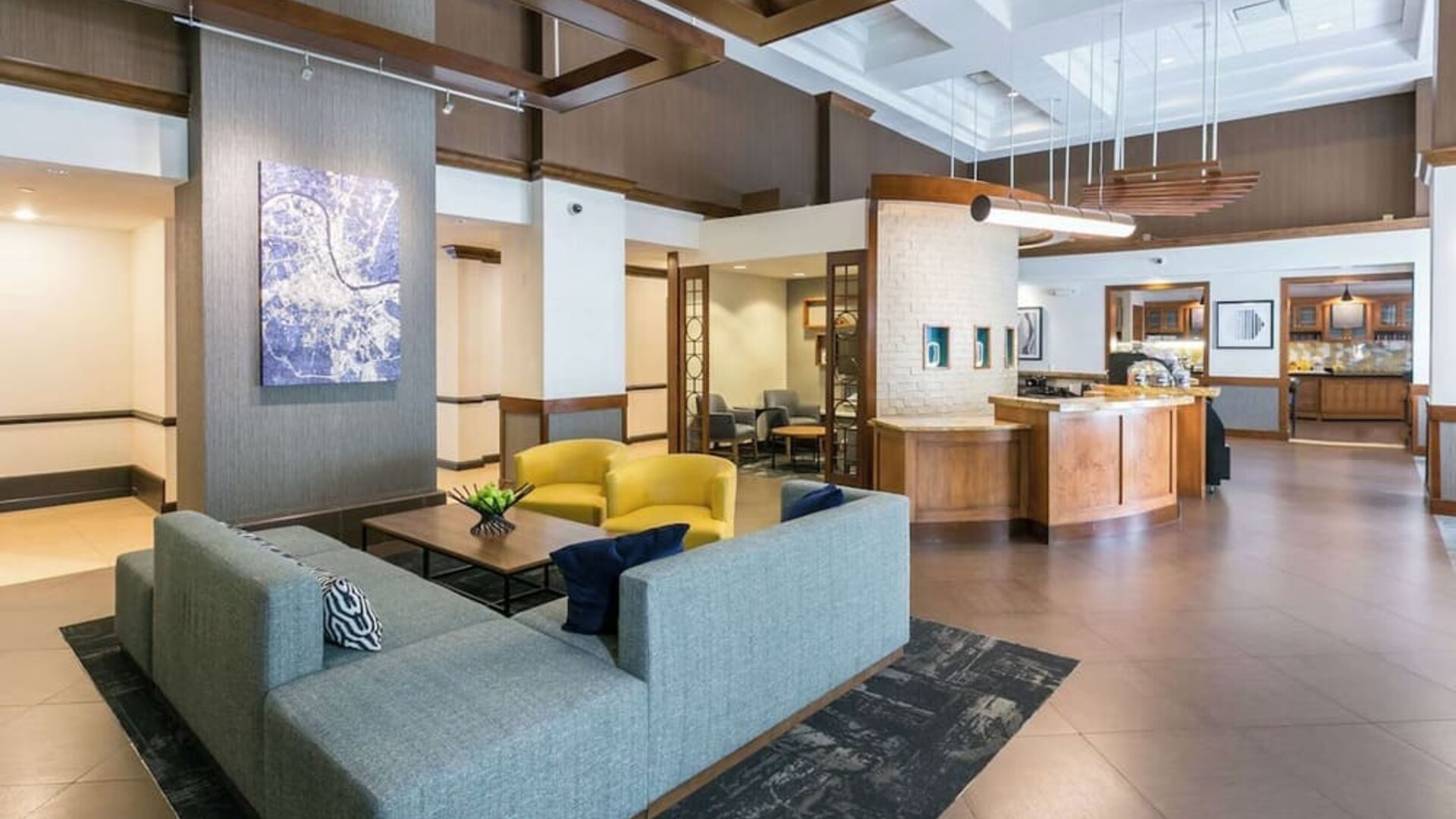 Lobby seating at Hyatt Place Nashville/Franklin/Cool Springs.