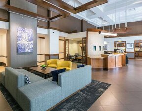 Lobby seating at Hyatt Place Nashville/Franklin/Cool Springs.