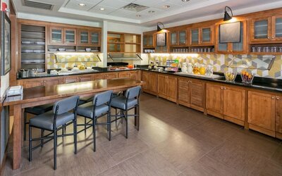 Dining area at Hyatt Place Nashville/Franklin/Cool Springs.
