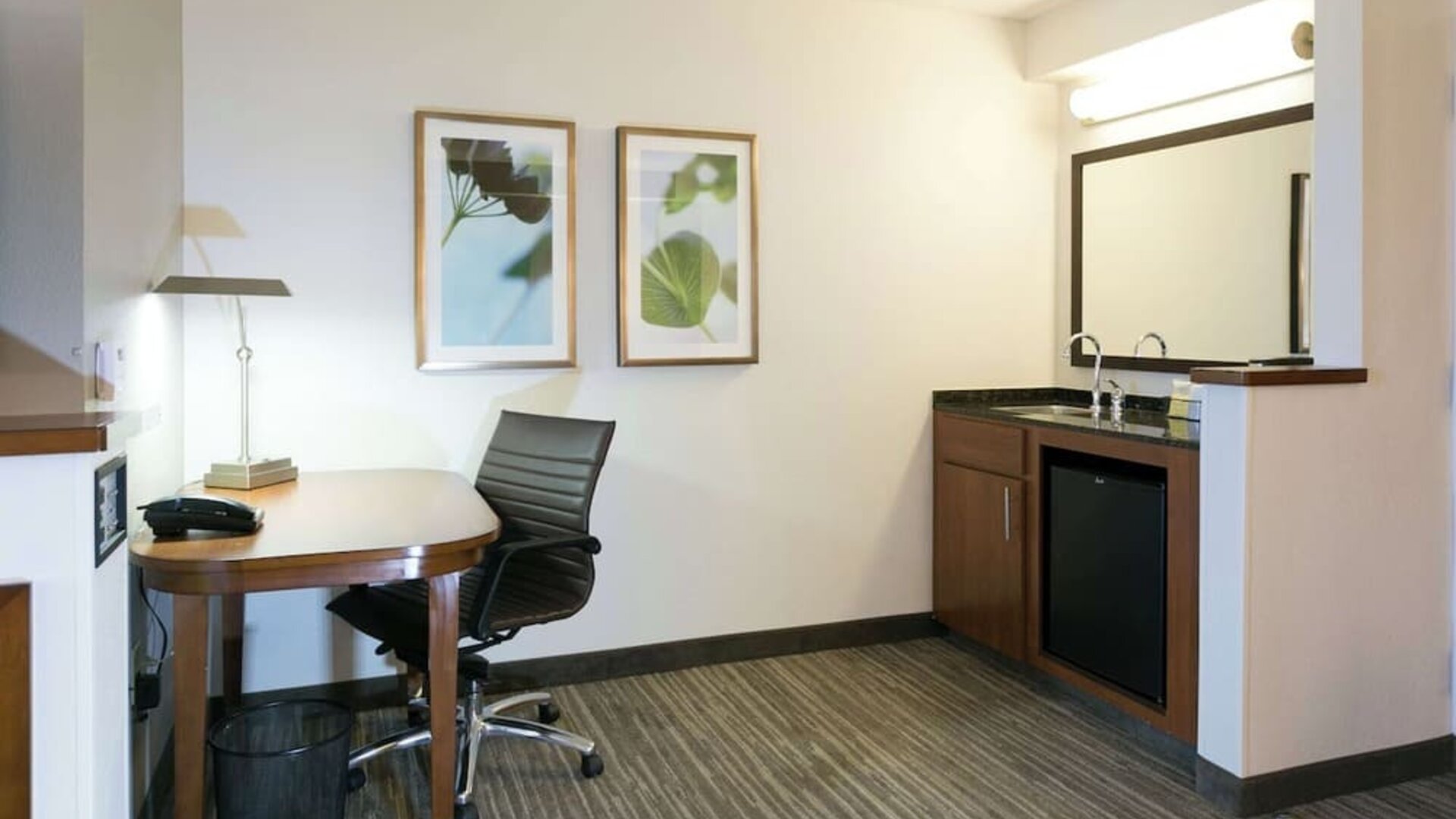 Work desk at Hyatt Place Nashville/Franklin/Cool Springs.