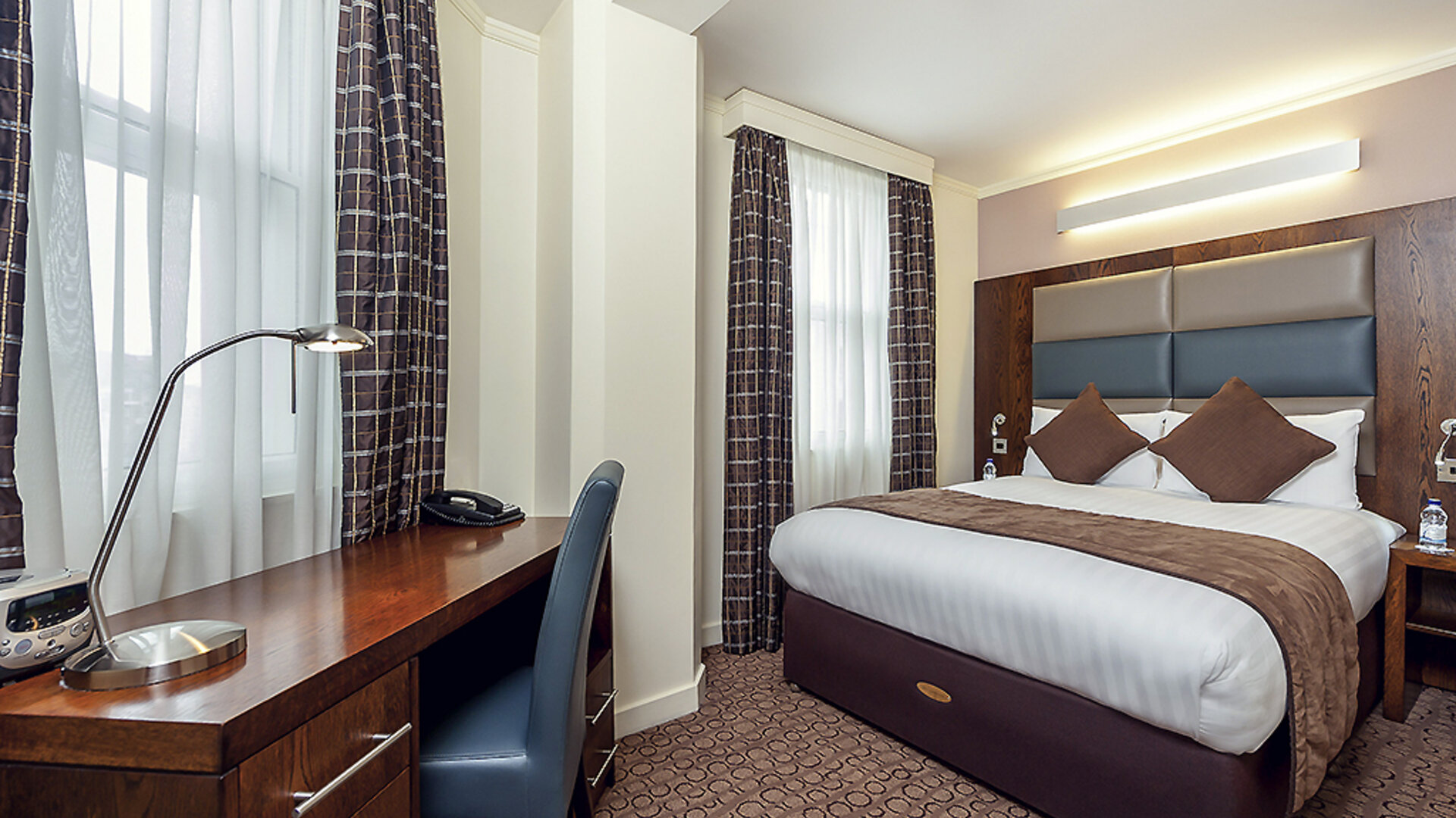 Day use room with work desk at Mercure Hotel London Paddington.