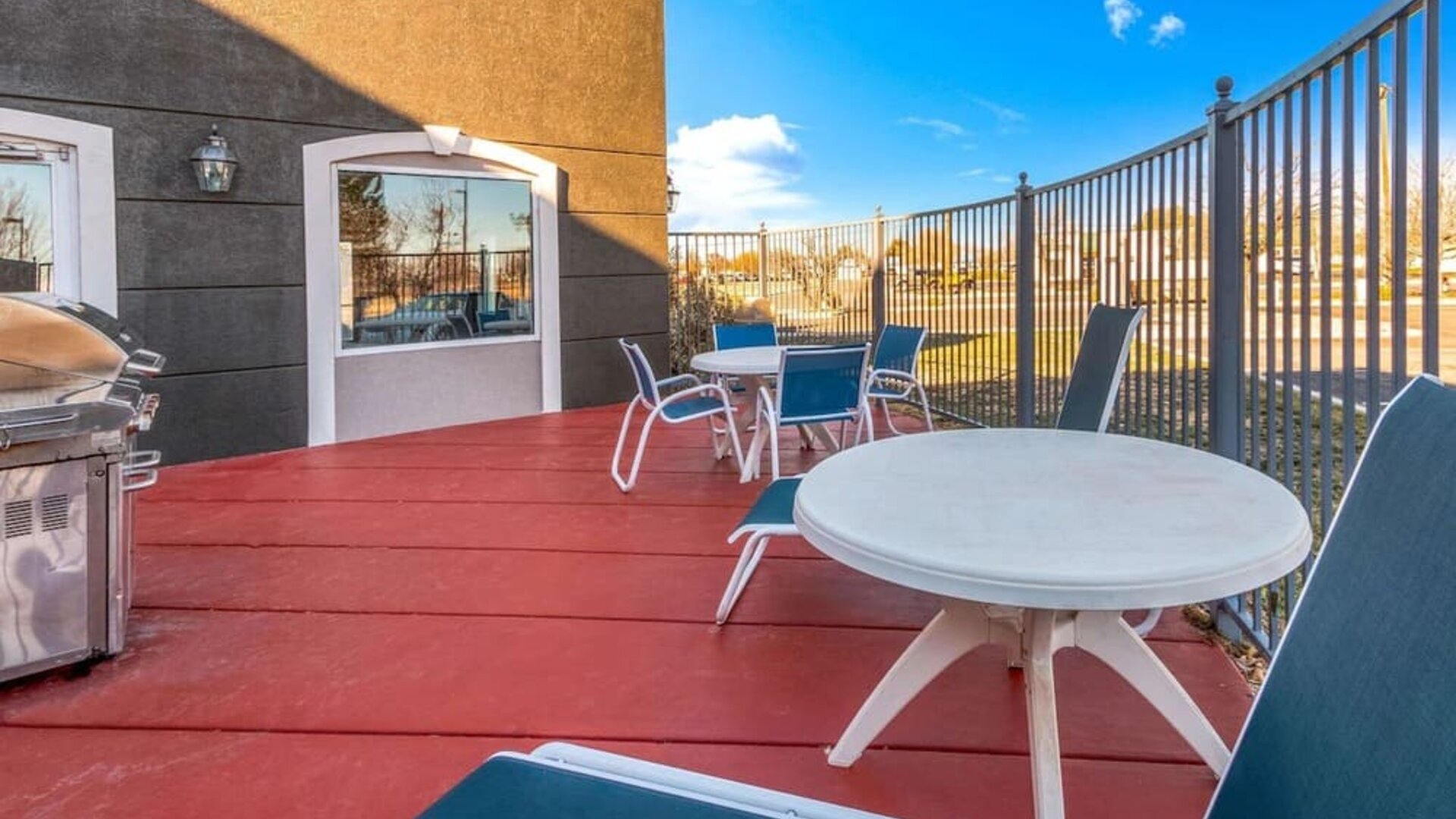 Outdoor terrace at La Quinta Inn & Suites By Wyndham Roswell.