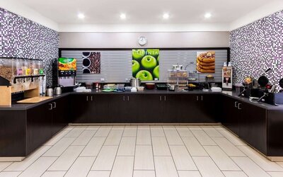 Breakfast available at La Quinta Inn & Suites By Wyndham Roswell.