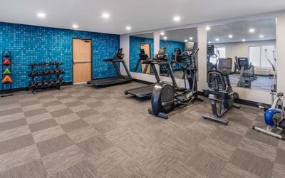 Gym at La Quinta Inn & Suites By Wyndham Roswell.