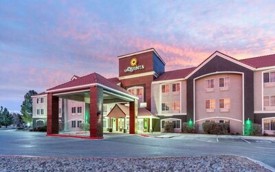 Hotel exterior at La Quinta Inn & Suites By Wyndham Roswell.