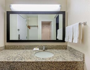 Private bathroom at La Quinta Inn & Suites By Wyndham Harrisburg Airport Hershey.