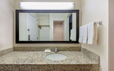 Private bathroom at La Quinta Inn & Suites By Wyndham Harrisburg Airport Hershey.