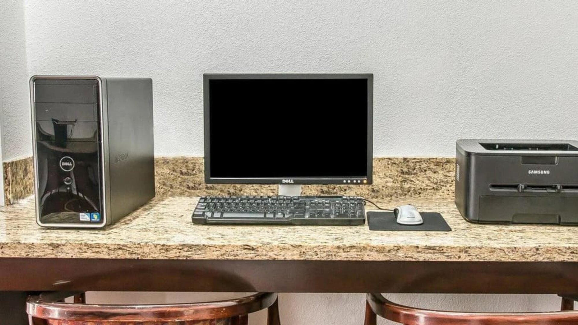 Business center at Clarion Inn I-94 Near Expo Center.