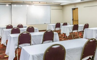 Meeting room at Clarion Inn I-94 Near Expo Center.