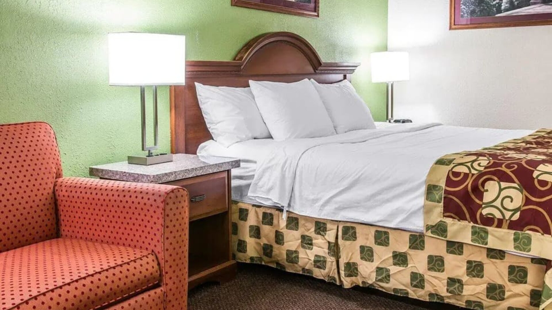 Day use room with sofa at Clarion Inn I-94 Near Expo Center.