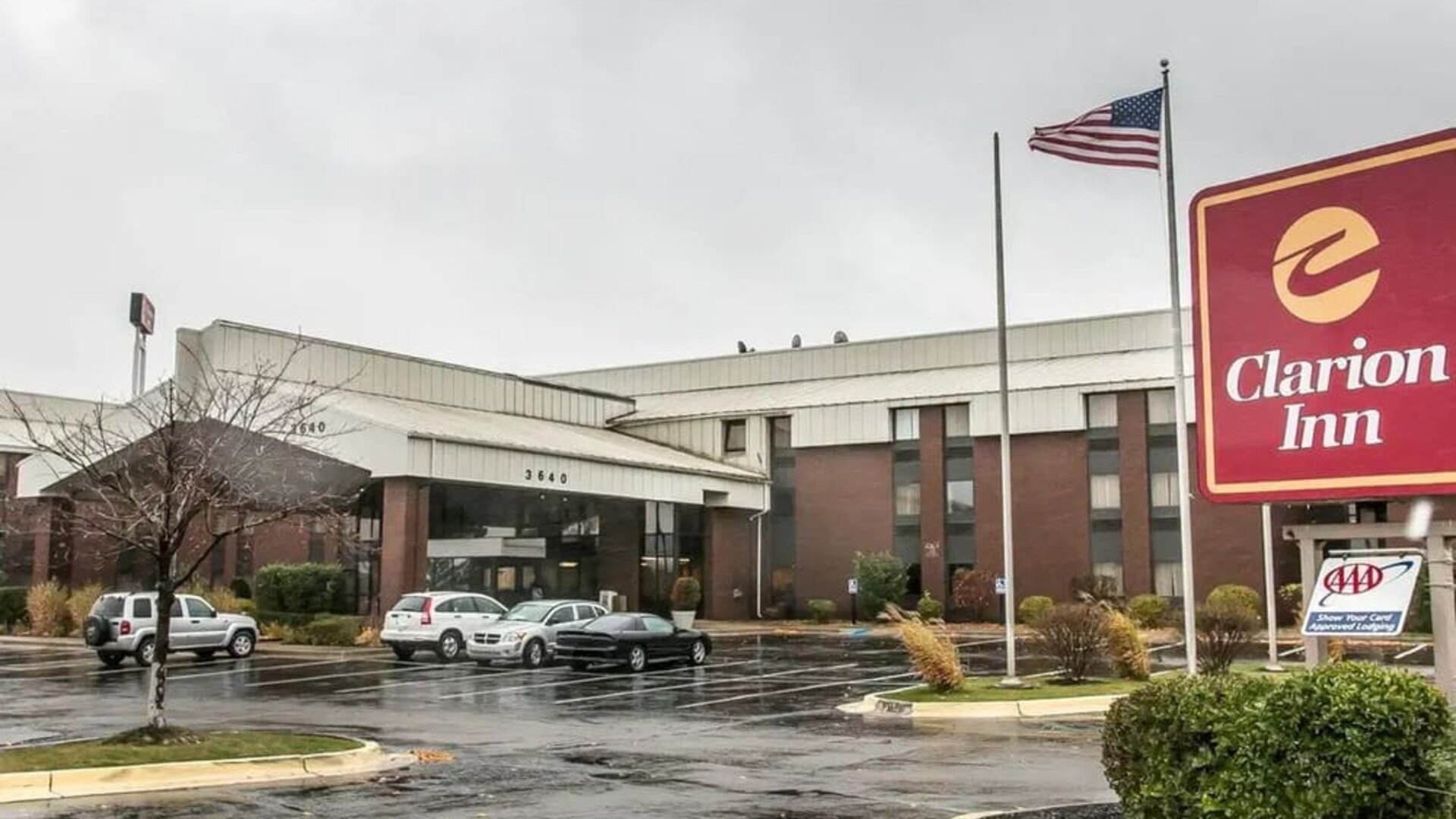 Parking area at Clarion Inn I-94 Near Expo Center.
