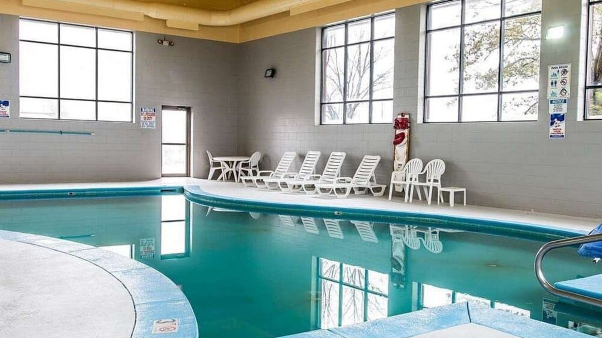 Indoor pool at Clarion Inn I-94 Near Expo Center.