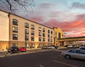 Parking area at Comfort Inn & Suites Arlington Heights - Schaumburg.