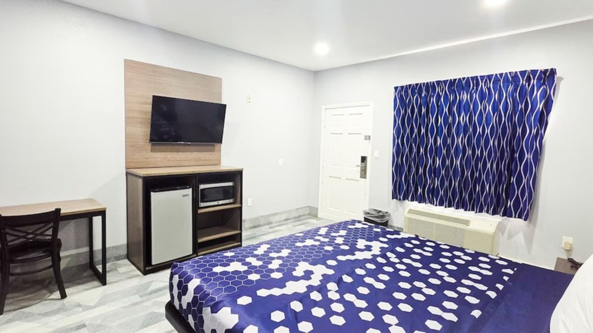 Day use room at Airway Inn - IAH Airport.