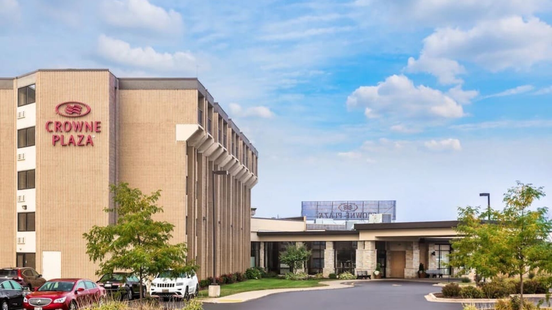Hotel exterior at Crowne Plaza Milwaukee Airport By IHG.