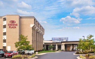 Hotel exterior at Crowne Plaza Milwaukee Airport By IHG.