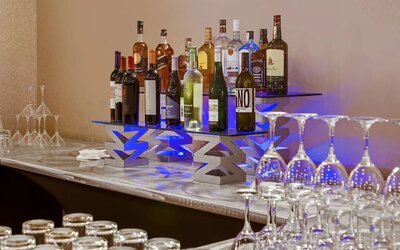 Hotel bar at Crowne Plaza Milwaukee Airport By IHG.
